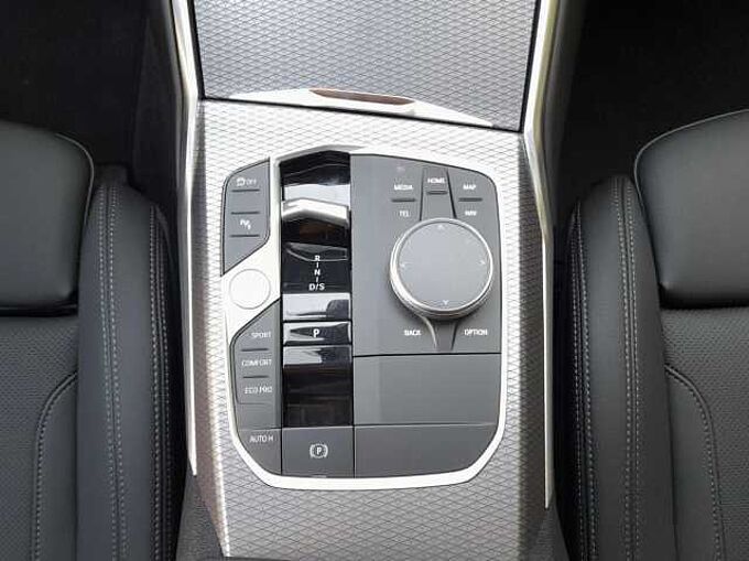 BMW 320d xDrive Touring M-Sportpaket | AHK | Pano